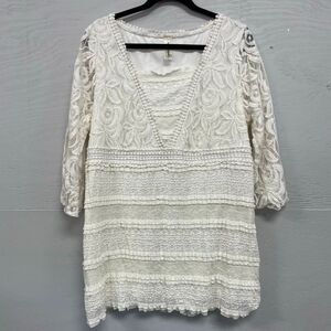 Decorated Originals Brand Lace Overlay 3/4 sleeve top, size XL